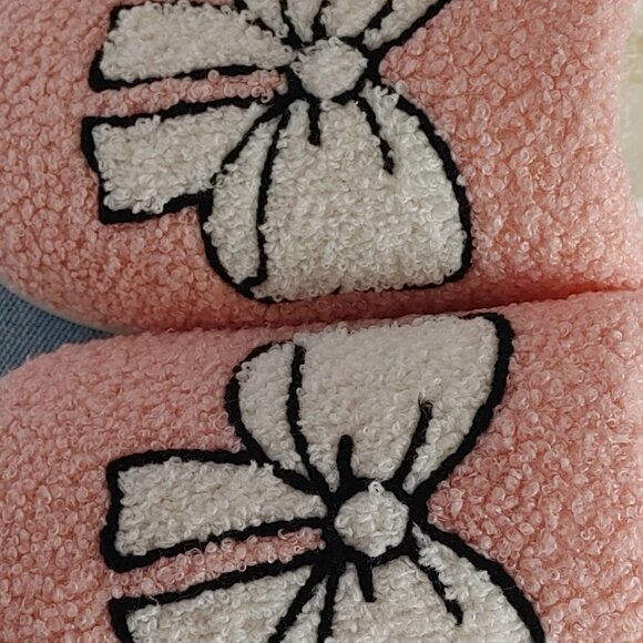 Pink Cozy Slippers with Bow - Women's Size Med. 7-8 NWT - Picture 14 of 15